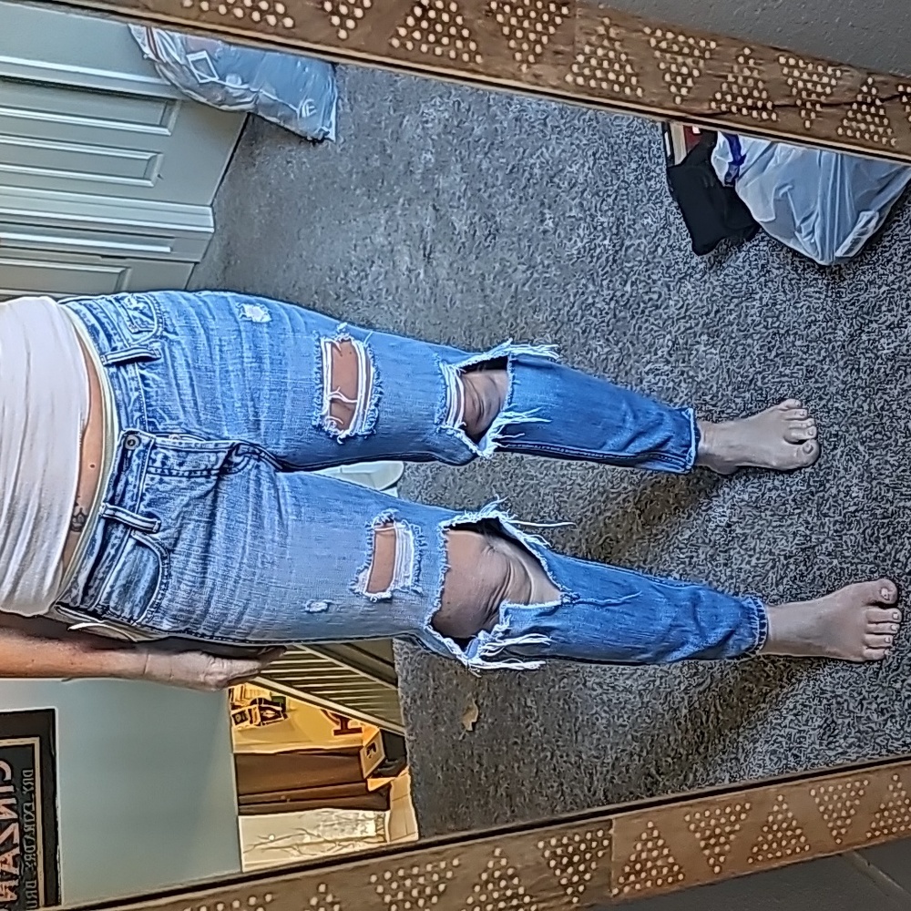 AWESaoME HOLLISTER DISTRESSED MID RISE BUTTON FLY MOM JEANS